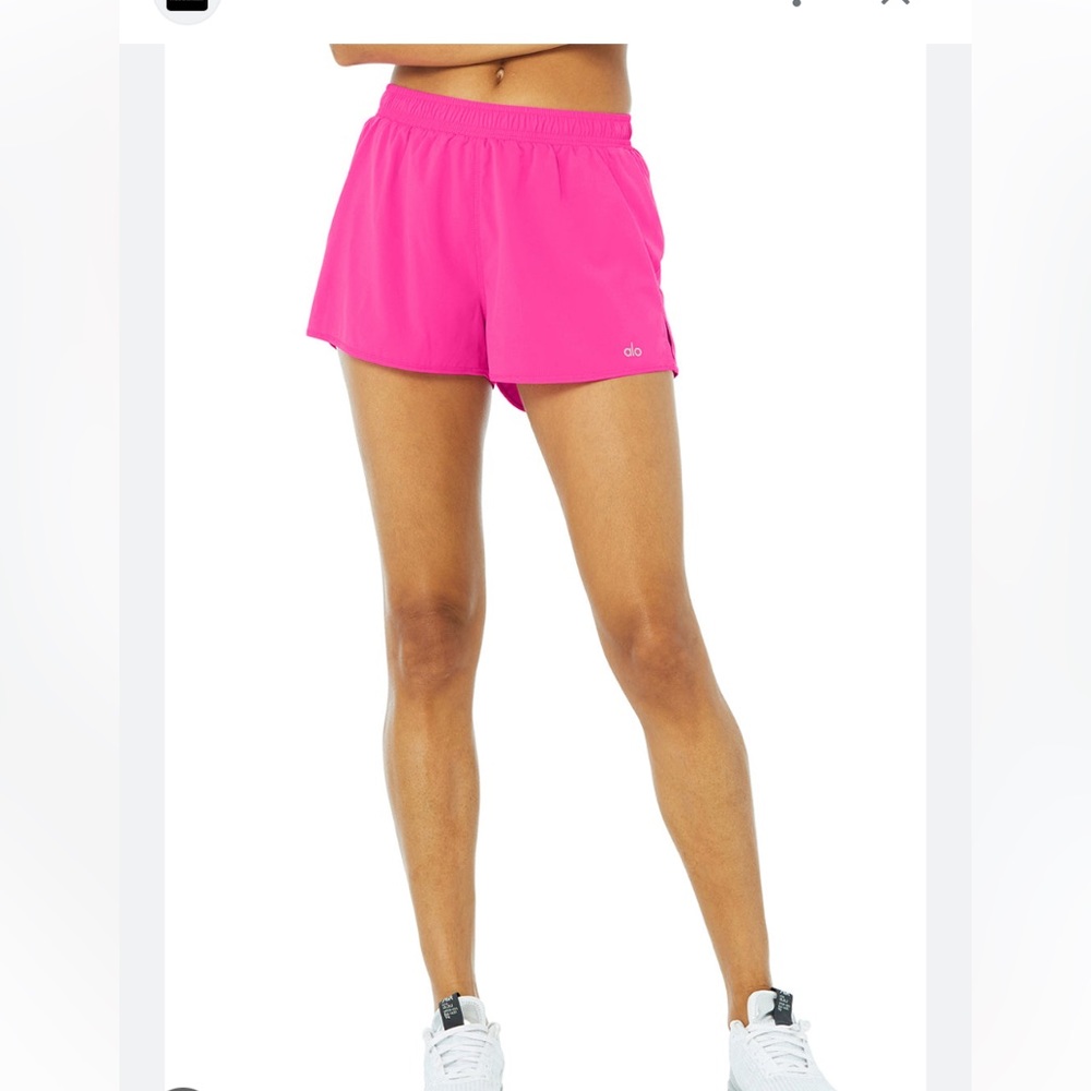 Alo yoga stride running short neon pink